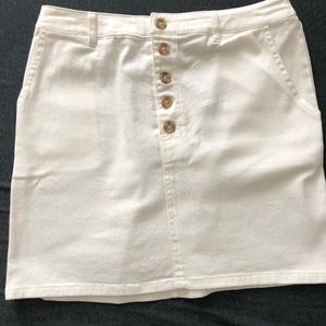 White denim skirt